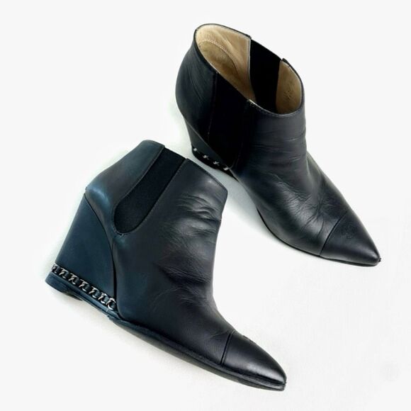 CHANEL Black Chain Wedge Heel Chelsea Boots Size 38.5 CC Logo Booties Leather - Picture 1 of 13